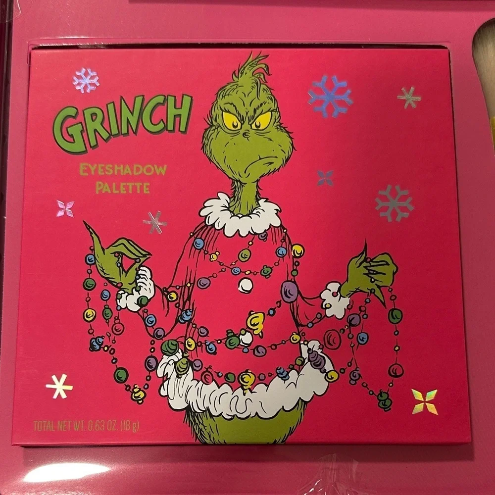 Grinch Eyeshadow and Complexion Palettes and Brush Set.
